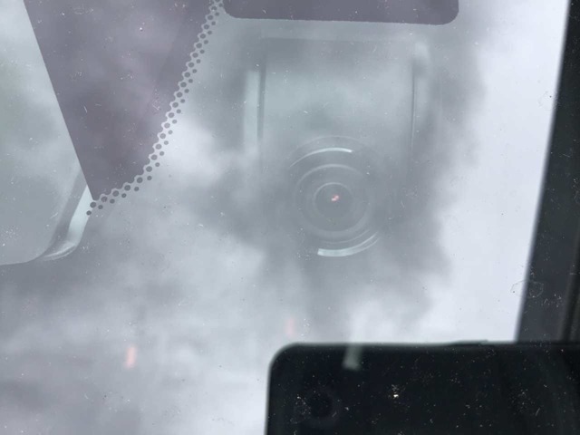 ドライブレコーダー　※外側から撮影しています