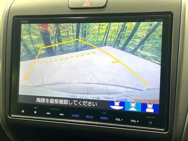 【バックカメラ】駐車時に後方がリアルタイム映像で確認できます。大型商業施設や立体駐車場での駐車時や、夜間のバック時に大活躍！運転スキルに関わらず、今や必須となった装備のひとつです！