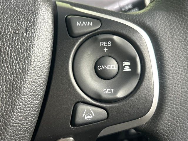 【アダプティブクルーズコントロール】高速道路での長距離走行が楽に！！自動で速度を保つクルーズコントロールが、衝突軽減システムと連携し、前方の車両を感知して車間を保つように速度調節してくれます！！