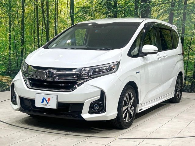 高透明度のガラス皮膜で撥水はもちろん、上質なツヤ・光沢を実現。紫外線や酸性雨から大切な愛車を保護し、色あせ・劣化を防止。「弾スプラッシュコート」、「弾プリミッサコート」からお選びいただけます。