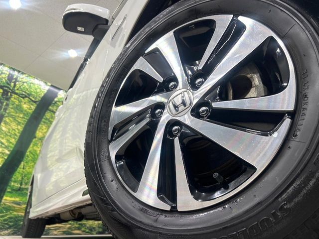 【純正15インチアルミホイール】外観にマッチした純正アルミホイールを装着しております。各種社外アルミホイールや、スタッドレスタイヤも取扱いしております。是非ご相談ください♪