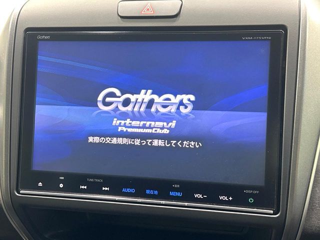 【純正ナビ】人気の純正ナビを装備しております。ナビの使いやすさはもちろん、オーディオ機能も充実！キャンプや旅行はもちろん、通勤や買い物など普段のドライブも楽しくなるはず♪