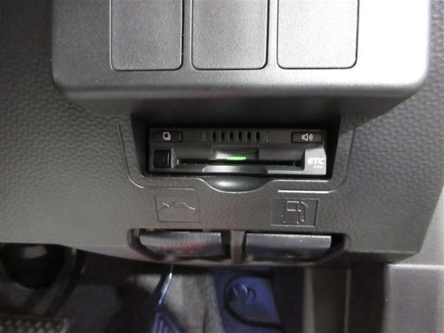 ビルトインタイプのETCで車内の収まりもスッキリ！　高速を使う方は必須のオプションですね！
