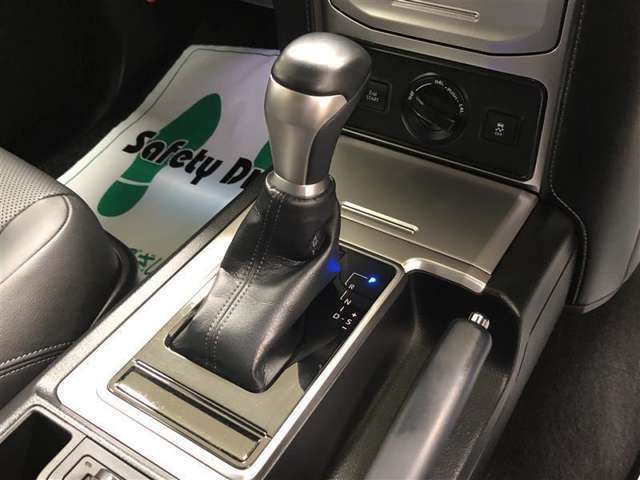 【スーパーインテリジェント6速オートマチックトランスミッション】エンジンのパワーを余すことなく駆動輪に伝達！滑らかでスムーズな加速フィーリングが魅力です！マニュアル感覚でのシフトチェンジも可能！