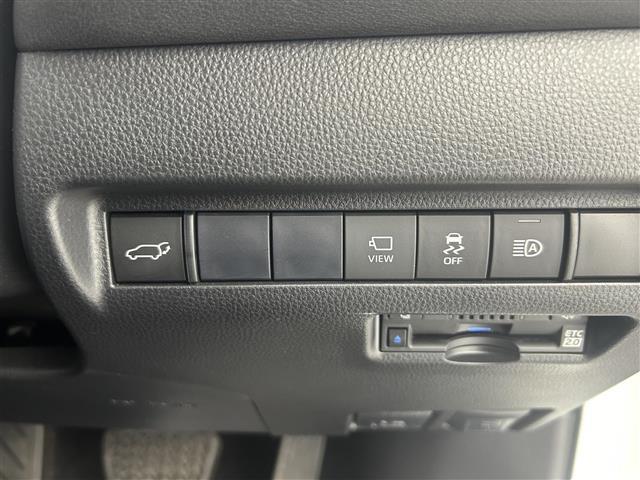 【ETC】有料道路を利用する際に料金所で停止することなく通過できる、ETC車載器（ノンストップ自動料金収受システム機器）が装備されています。セットアップを行うことで利用可能になります。