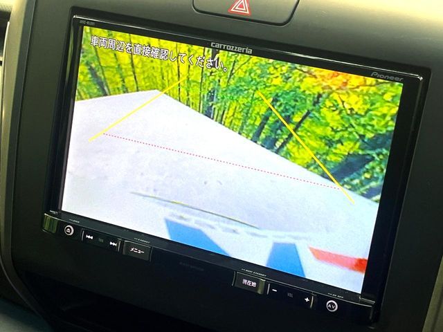 【バックカメラ】駐車時に後方がリアルタイム映像で確認できます。大型商業施設や立体駐車場での駐車時や、夜間のバック時に大活躍！運転スキルに関わらず、今や必須となった装備のひとつです！