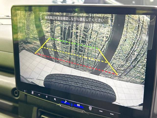 【バックカメラ】駐車時に後方がリアルタイム映像で確認できます。大型商業施設や立体駐車場での駐車時や、夜間のバック時に大活躍！運転スキルに関わらず、今や必須となった装備のひとつです！