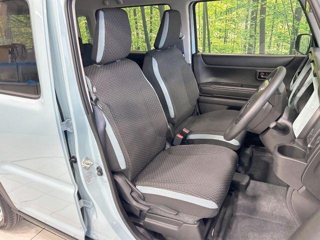 運転席シート廻りは使用感も少なく、良好な状態となっています。丁寧に使われていたことがよくわかりますね。