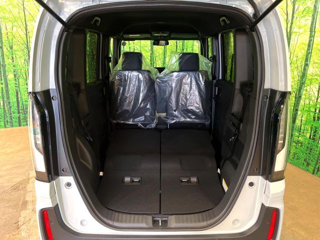 普段のお買い物や通勤、送迎等に十分な荷室スペースを確保しております。セカンドシートを倒すと、大きな荷物の積載も可能です♪