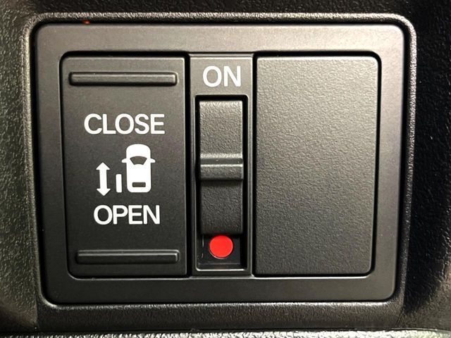 【パワースライドドア】スマートキーや運転席のスイッチでスライドドアの開閉が可能♪電動だから力を入れてドアを開ける必要が無く、小さいお子様でも、重い荷物を持っている時もラクに開け閉めできます♪