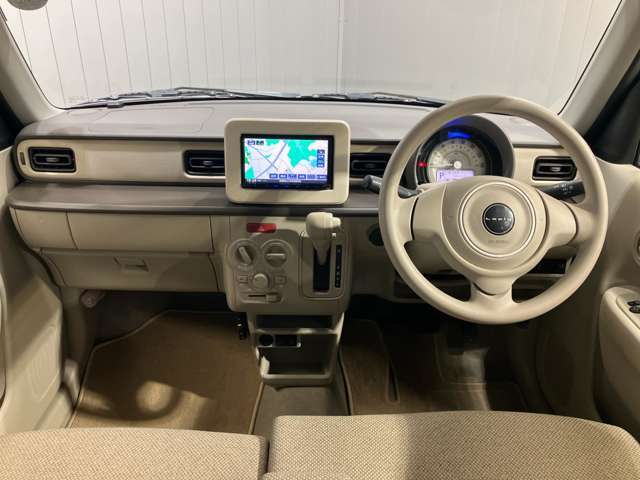 運転席からの視界が左右に広く隅々まではっきりと見渡せます。車の前端も把握しやすく安心して運転できます！