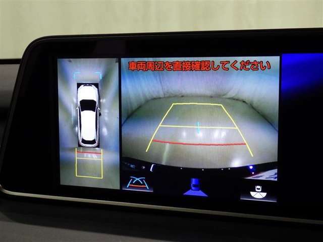 バックモニターも装備しております。バックギアに入れるとナビ画面に車の後方が映し出されます。これで後方確認も安心！