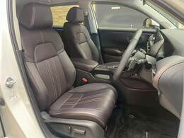 【レザーシート】ならではの高級感あふれる内装がこたわりのアイテム。見た目の高級感とより上質な座り心地をお楽しみください。