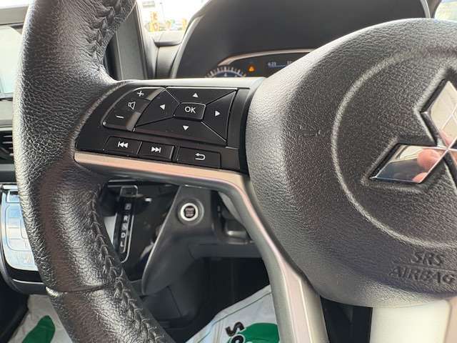 【ステアリングスイッチ】付きでオーディオ操作が手元で行えて安心です＾＾
