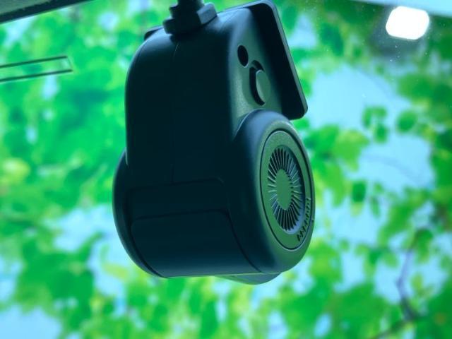 WECARSの展示場では実際に見て、触ってお車をお選びいただけます！知識の豊富な営業スタッフが様々なカーライフをご提案いたします！