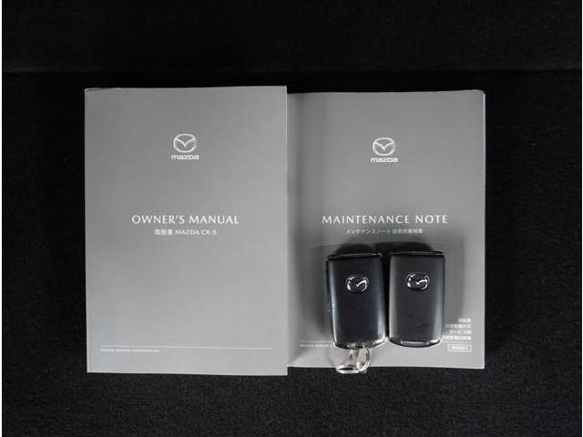 【書類一式揃い】基本的な操作はもちろん、困った時に役に立つ取扱説明書、整備履歴が確認できるメンテナンスノ-ト。書類が揃っていると安心できますよね。