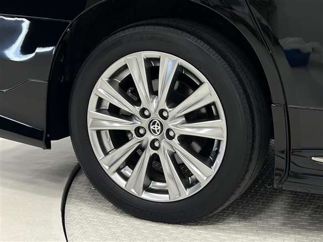 タイヤサイズは235/50R18！純正アルミホイール！納車前の点検時にタイヤ交換させていただきます！