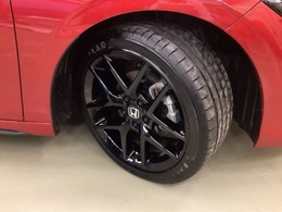 RS専用のサスペンションシステム。軽快でダイレクトな操舵と挙動の一体感を実現