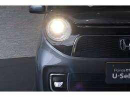 太陽光に近い光を放つディスチャージヘッドライト！夜間、雨天のドライブの安全をサポートするだけでなく、寿命も長く、一般的なライトより経済的です！