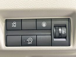 【パワースライドドア】スマートキーや運転席のスイッチでスライドドアの開閉が可能♪電動だから力を入れてドアを開ける必要が無く、小さいお子様でも、重い荷物を持っている時もラクに開け閉めできます♪