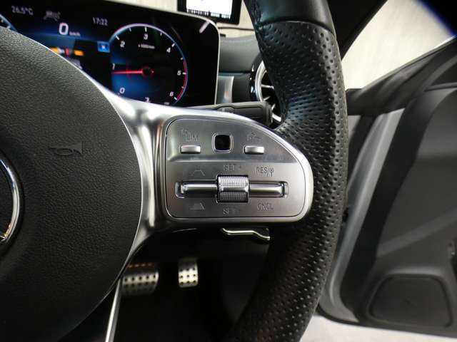 高速道路で便利な前車追随機能付きアクティブディスタンスアシスト・ディストロニック〈自動再発進機能付〉も装備！
