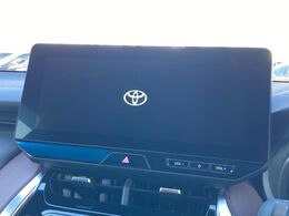 【12.3インチディスプレイオーディオ】スマートフォンと連携が可能な大画面ディスプレイオーディオです。スマートフォンのナビ機能を使用したり、Bluetooth接続で音楽もお楽しみいただけます！