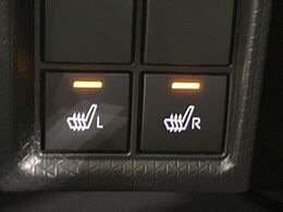 【シートヒーター】寒い日に重宝するシートヒーター！エアコンより早く温まってくれるので寒がりの人も安心ですね♪エアコンの温風は乾燥するから苦手、という方にもをおすすめです。