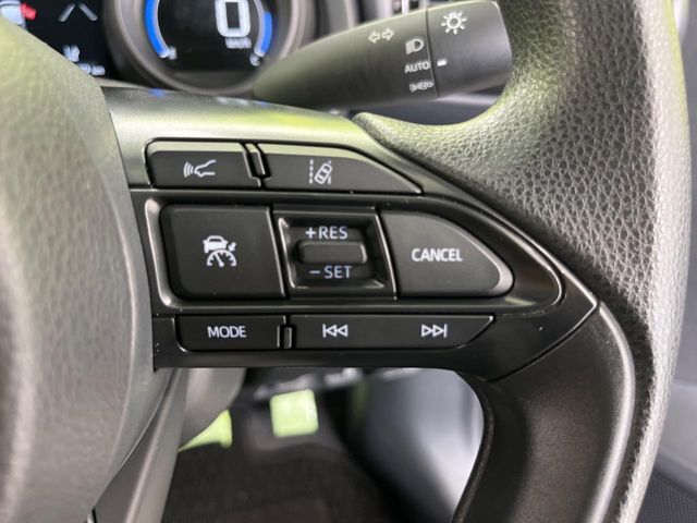 【レーダークルーズコントロール】高速道路での長距離走行が楽に！！自動で速度を保つクルーズコントロールが、衝突軽減システムと連携し、前方の車両を感知して車間を保つように速度調節してくれます！！