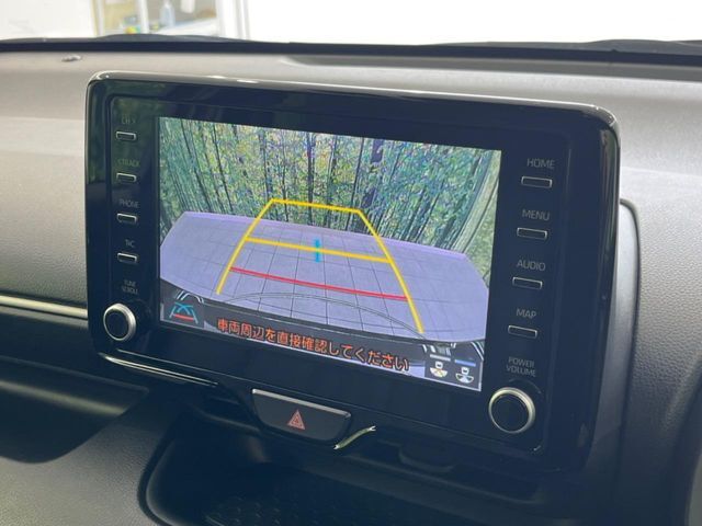 【バックカメラ】駐車時に後方がリアルタイム映像で確認できます。大型商業施設や立体駐車場での駐車時や、夜間のバック時に大活躍！運転スキルに関わらず、今や必須となった装備のひとつです！