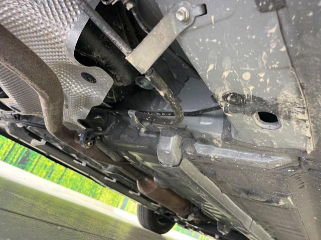 お車を安心してお乗りいただく為には、足回りの定期点検が欠かせません。サービスサポート（有償保証）では無料点検もご提供しており、安心のカーライフをお過ごしいただけるサポート体制が整っています。