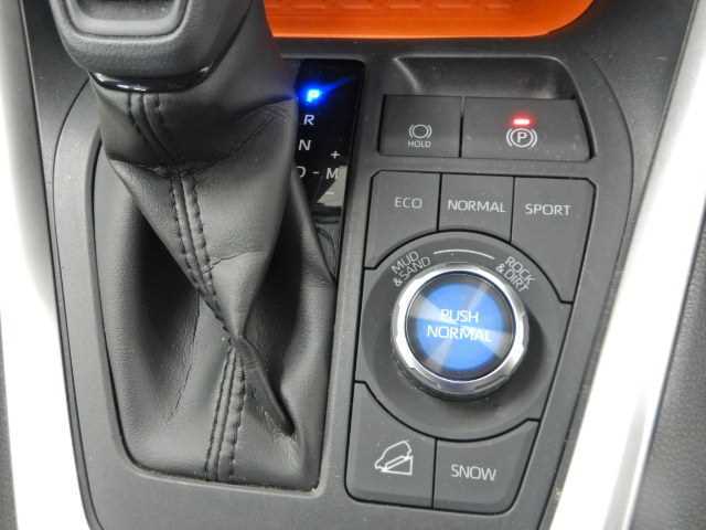 ☆自社のサービス工場（認証工場）も併設しておりますのでメンテナンスから車検までOK！損害保険資格を持つスタッフによるアドバイスもご利用下さい！