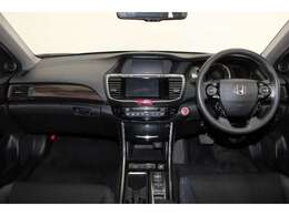 視界と視認性に優れたインパネ廻りに統一感の有るデザインで全体をスッキリと、スイッチ類は見やすく分かりやすいレイアウトに！