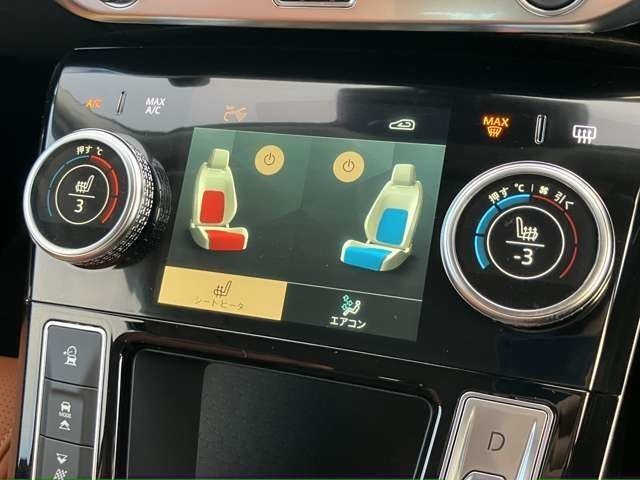 【シートヒーター＆クーラー】フロントシートには3段階で調節のできるシートヒーター＆クーラーを装備！