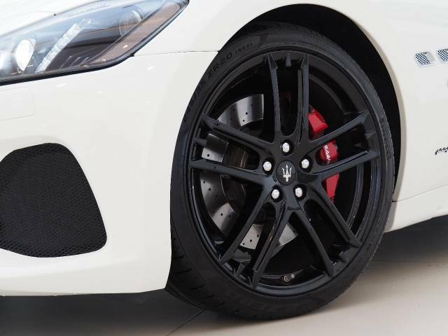 Gran　Turismo　Sport　460馬力（カタログ値）純正OP総額：1，018，215　MCスポーツラインカーボンインテリアトリム、20インチMCグロスブラックホイール