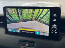 【バックカメラ】駐車時に後方がリアルタイム映像で確認できます。大型商業施設や立体駐車場での駐車時や、夜間のバック時に大活躍！運転スキルに関わらず、今や必須となった装備のひとつです！