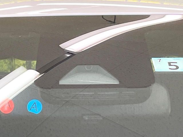 【トヨタセーフティセンス】走行中に前方の車両等を認識し、衝突しそうな時は警報とブレーキで衝突回避と被害軽減をアシスト。より安全にドライブをお楽しみいただけます。