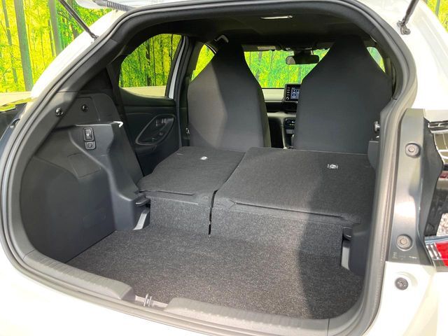 普段のお買い物や通勤、送迎等に十分な荷室スペースを確保しております。セカンドシートを倒すと、大きな荷物の積載も可能です♪