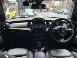 弊社お客様より頂いた下取車やデモカーが在庫の殆どを占めています。車の経歴や整備記録が分かり、ご安心してお車をお選び頂ける正規ディーラーならではのラインナップでございます。