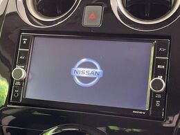 【純正ナビ】人気の純正ナビを装備しております。ナビの使いやすさはもちろん、オーディオ機能も充実！キャンプや旅行はもちろん、通勤や買い物など普段のドライブも楽しくなるはず♪