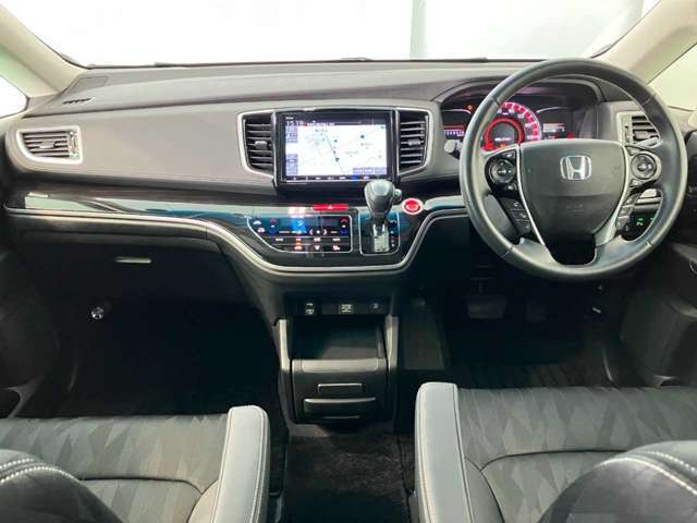 メーターやシフト、スイッチ位置など運転席まわりの配置はしっくりいきたいものですね！まずは座ってチェックしてみて下さい♪