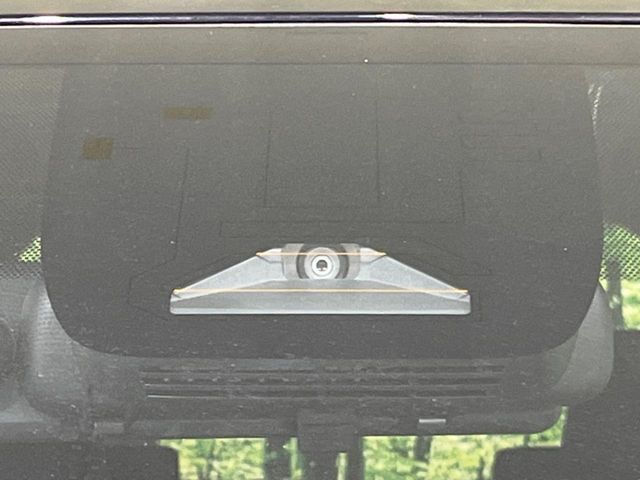 【トヨタセーフティセンス】走行中に前方の車両等を認識し、衝突しそうな時は警報とブレーキで衝突回避と被害軽減をアシスト。より安全にドライブをお楽しみいただけます。