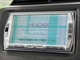 【純正ナビ】人気の純正ナビを装備しております。ナビの使いやすさはもちろん、オーディオ機能も充実！キャンプや旅行はもちろん、通勤や買い物など普段のドライブも楽しくなるはず♪