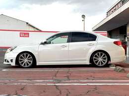 細かい傷はありますが、全体的に非常に綺麗なボディです