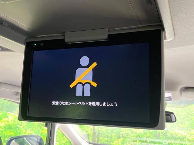 【フリップダウンモニター】大画面モニターで後席でもエンタメをお楽しみいただけます。小さなお子様にも大人気の装備です♪
