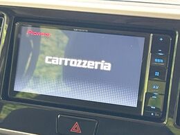 【ナビゲーション】目的地までしっかり案内してくれる使いやすいナビ。Bluetooth接続すればお持ちのスマホやMP3プレイヤーの音楽を再生可能！毎日の運転がさらに楽しくなります！！