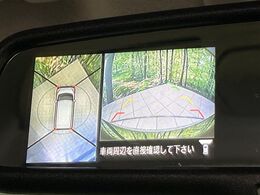 【マルチアラウンドモニター】専用のカメラにより、上から見下ろしたような視点で360度クルマの周囲を確認することができます☆死角部分も確認しやすく、狭い場所での切り返しや駐車もスムーズに行えます。