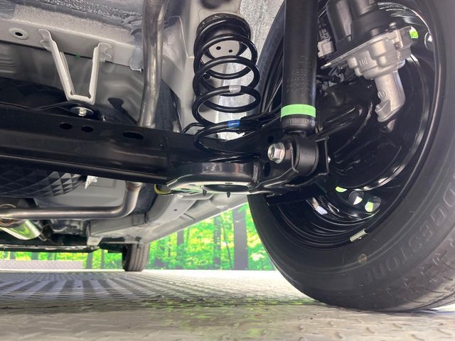 お車を安心してお乗りいただく為には、足回りの定期点検が欠かせません。サービスサポート（有償保証）では無料点検もご提供しており、安心のカーライフをお過ごしいただけるサポート体制が整っています。