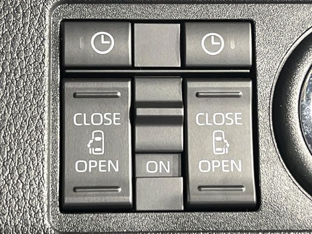 【両側パワースライドドア】スマートキーや運転席のスイッチで後席両側スライドドアの開閉が可能♪電動だから力を入れてドアを開ける必要が無く、小さなお子様でも簡単に開け閉めでき快適です♪