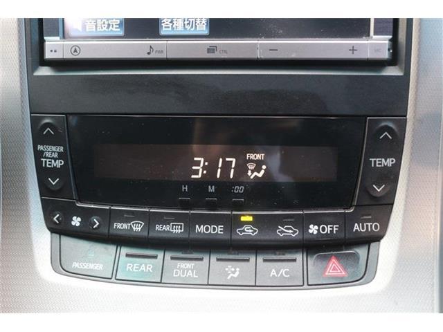 オートエアコンと車内の空調管理も楽にできますね！！