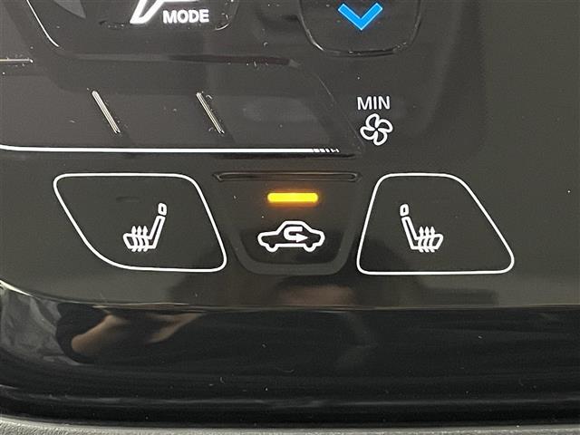 【シートヒーター】シートを温めてくれる暖房機器です！長時間座っていると負担が掛かりやすい背中や腰、または冬場などの寒い日に冷えやすい脚部に快適なぬくもりを伝えます。